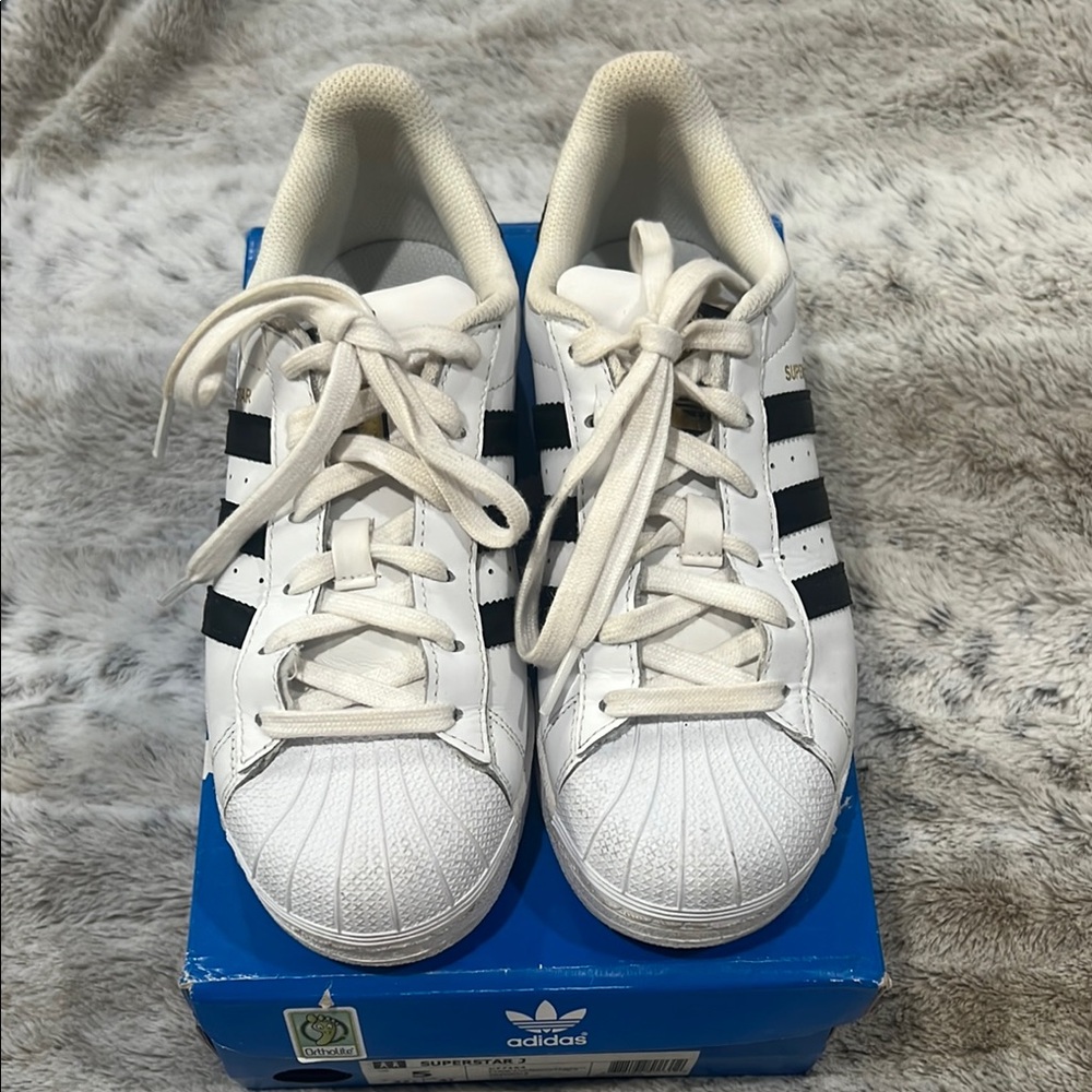 Adidas Kids Superstar White and Black Shoes Size 5